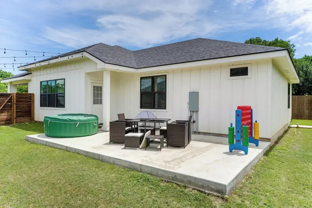 Updated New Braunfels Home w/ Fire Pit!