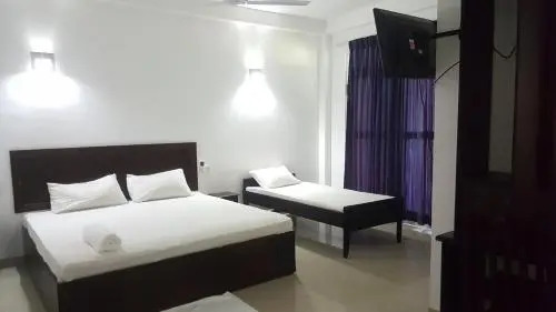 Thilini Holiday Inn