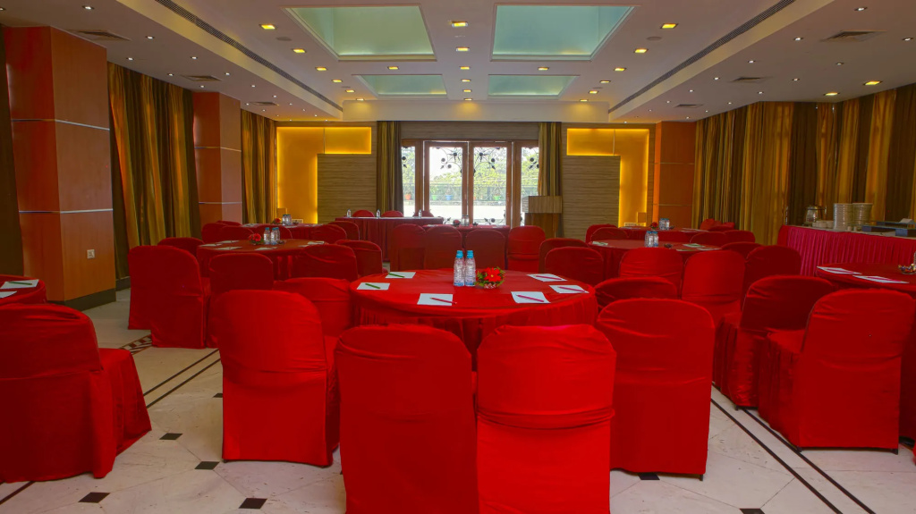 Gemini Continental, Hazratganj