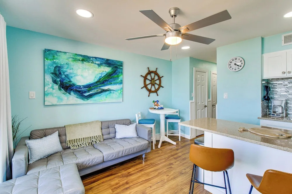Balcony w/ Ocean View! North Beach 2nd-floor Condo