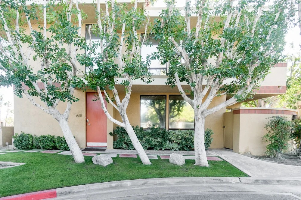 2501 N Indian Canyon Condo Unit 601 1 Bedroom 2 Bathrooms Condo