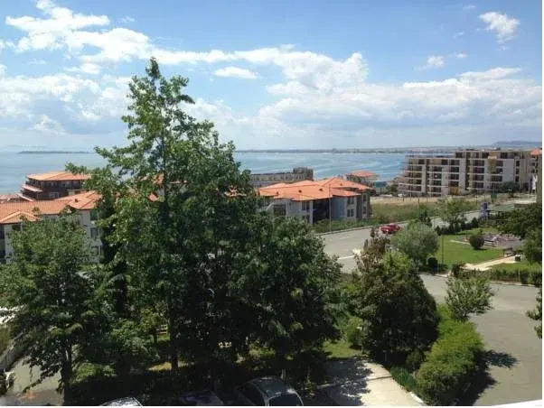 Yanis Guest House
