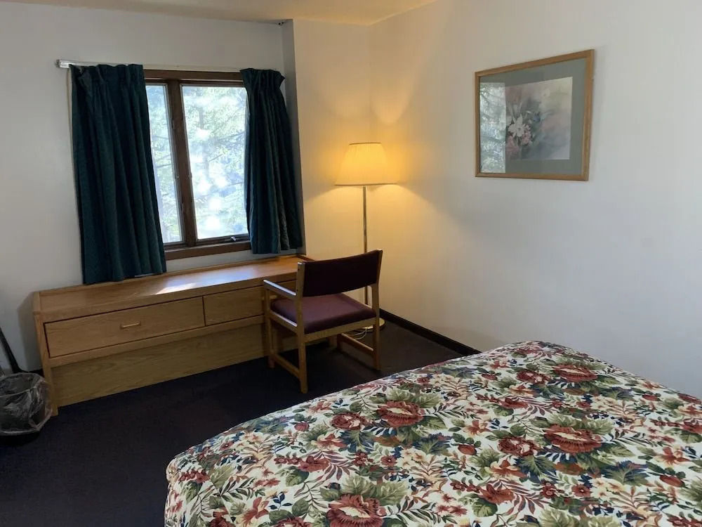 Lumberjack Inn
