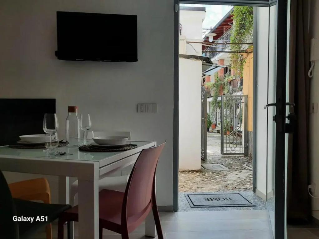 Unique 4 Storey House on Naviglio 4Bd, 4Bt