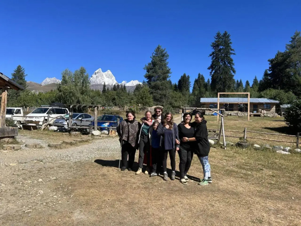 Heshkili huts Svaneti