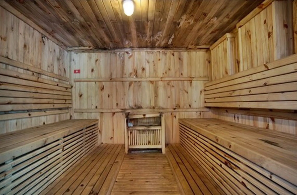 Phuruaboutique Hotel & Saunas