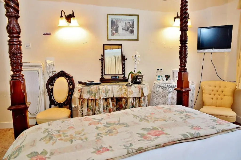 The Inglenook Hotel