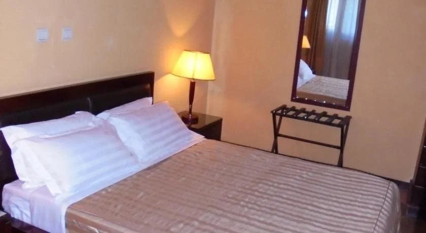 The Lions Den Hotel