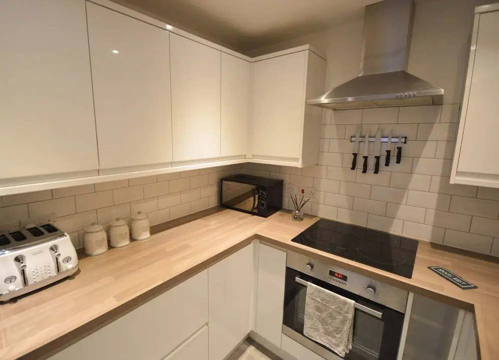 Spacious 2 Bed Flat With Parking In Bedminster