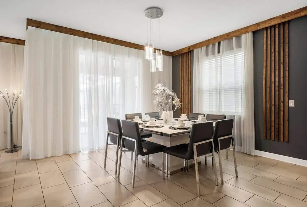 Sophisticated 6BR at Storey Lake