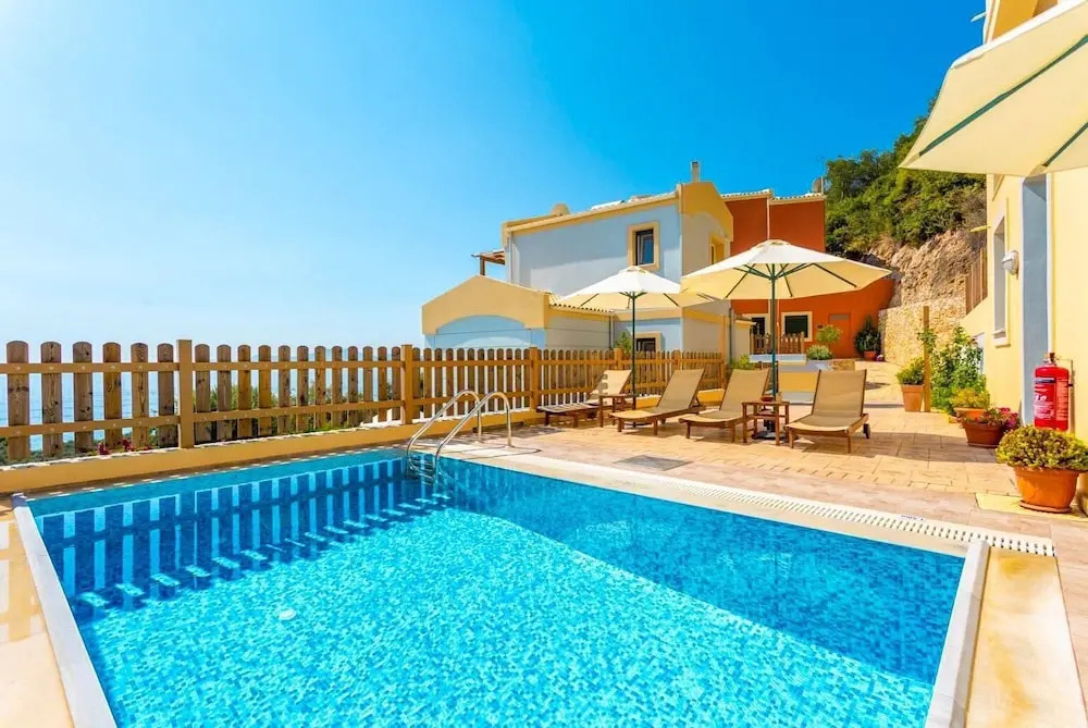 Villa Sequoia Yellow