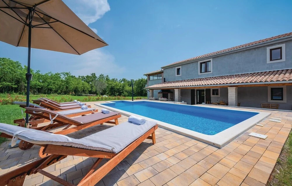 Beautiful Home in Katun With Wifi and 3 Bedrooms