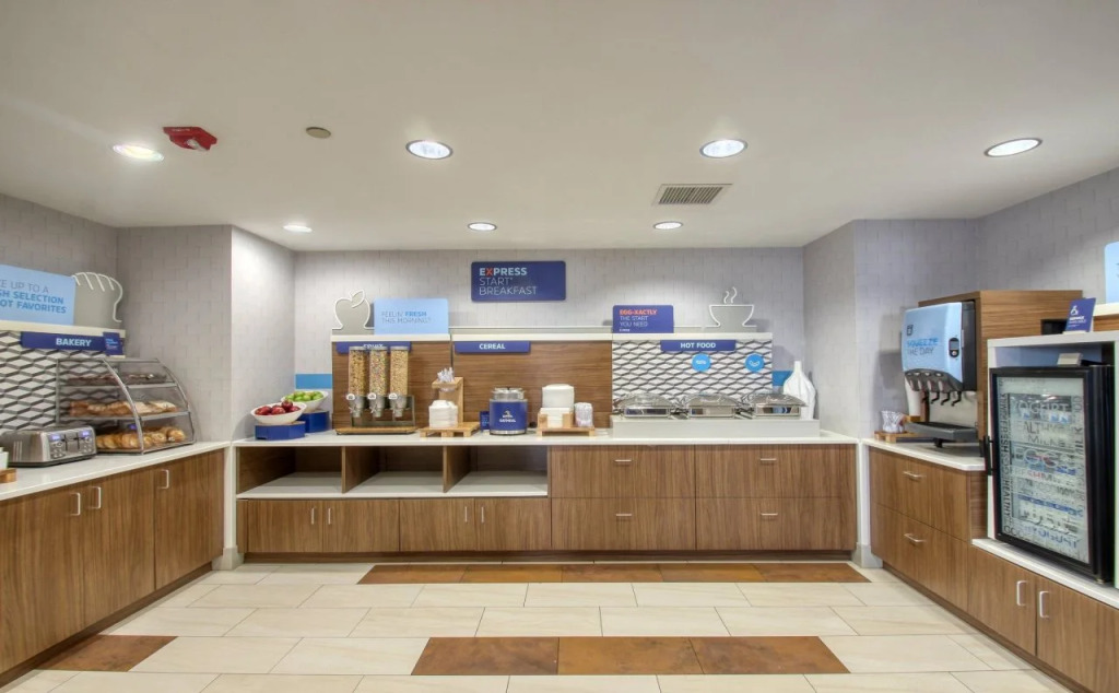 Holiday Inn Express Hotel & Suites Milwaukee Airport, an IHG Hotel