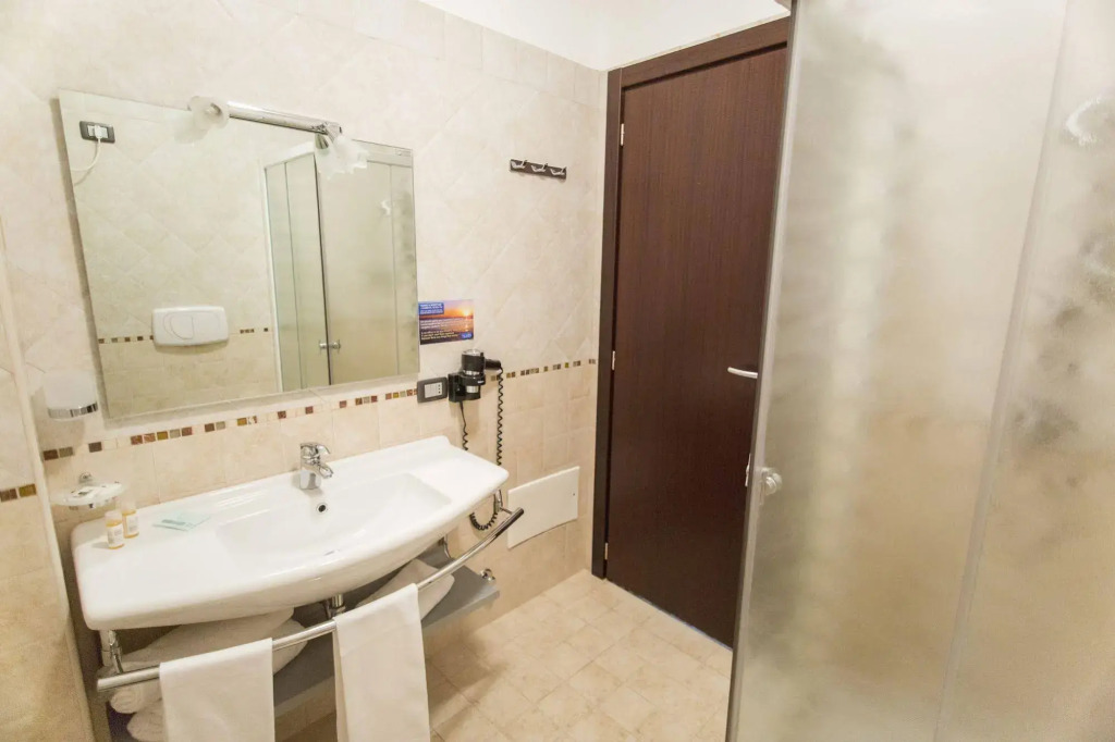 Tichos Greenblu Hotel