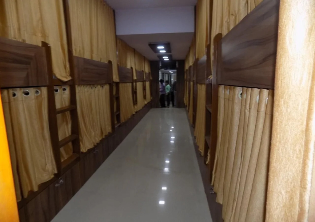 Apex Dormitory Andheri - Near Airport and Marol Metro Station