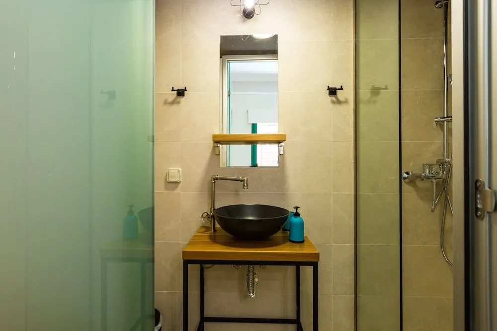 Ink Hotels Phos