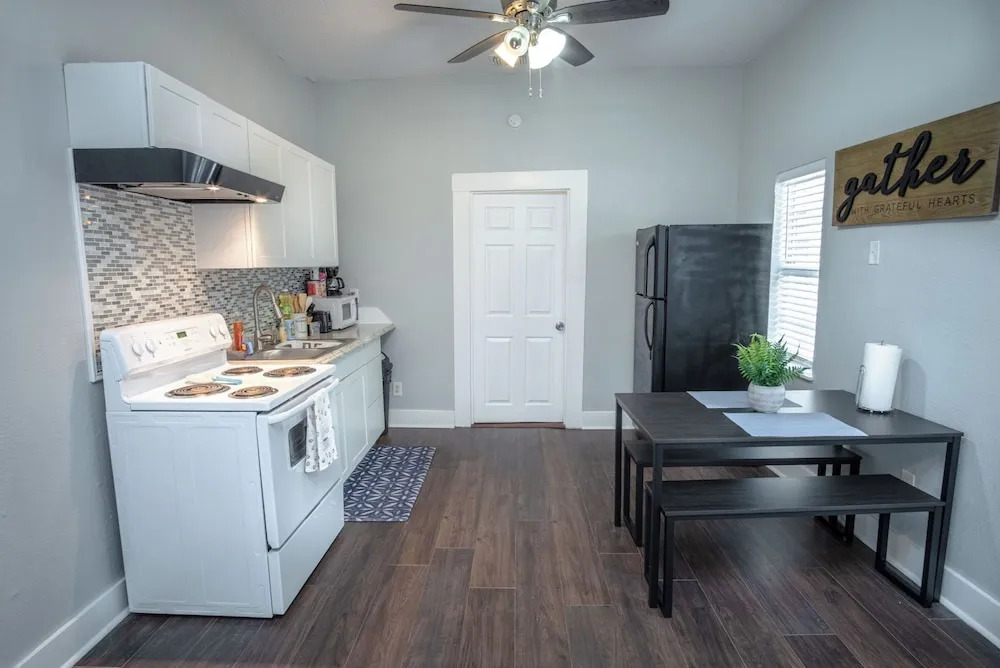 Classic 1br/1ba Charming Apt w/ Modern Upgrades