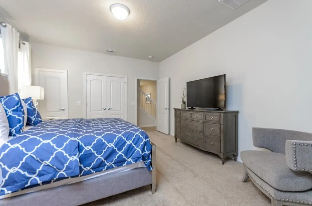 Windsor at Westside - 8811 Macapa Drive