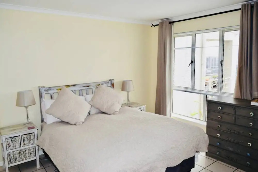 Bright Studio Apartment in Devils Peak