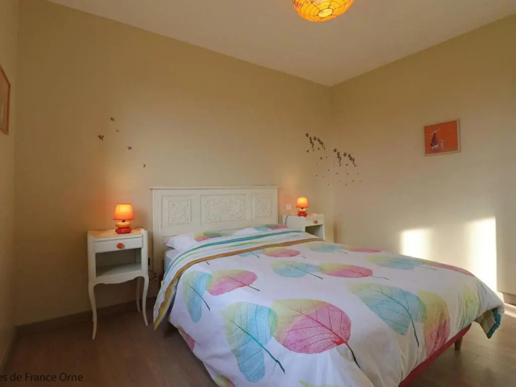 Maison spacieuse à St Denis de Villenette avec jardin clos - FR-1-497-115
