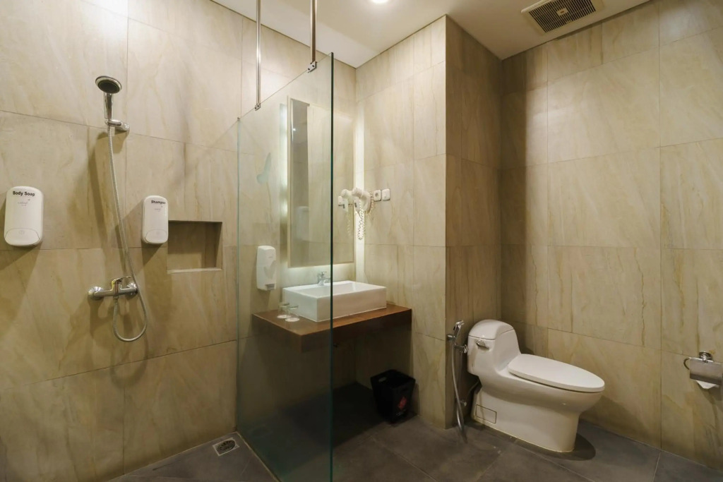 RedDoorz Plus near Ancol