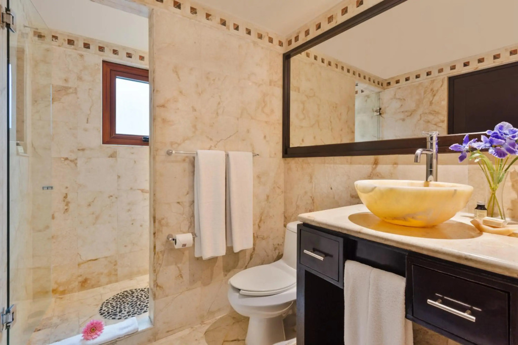 El Taj Oceanfront and Beachside Condo Hotel