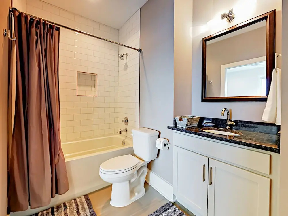 All-suite 3br/3.5ba W/ Rooftop Deck, Near Downtown 3 Bedroom Condo