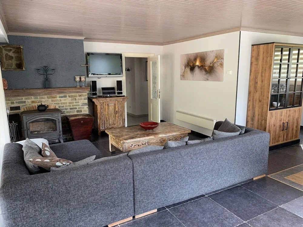 Luxurious Holiday Home with Hot Tub & Sauna in Houffalize