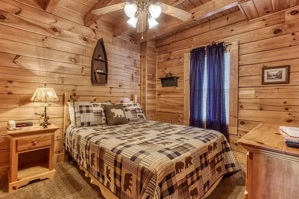 ER6 - On Eagles Wings - Great location, Close to all the action! cabin