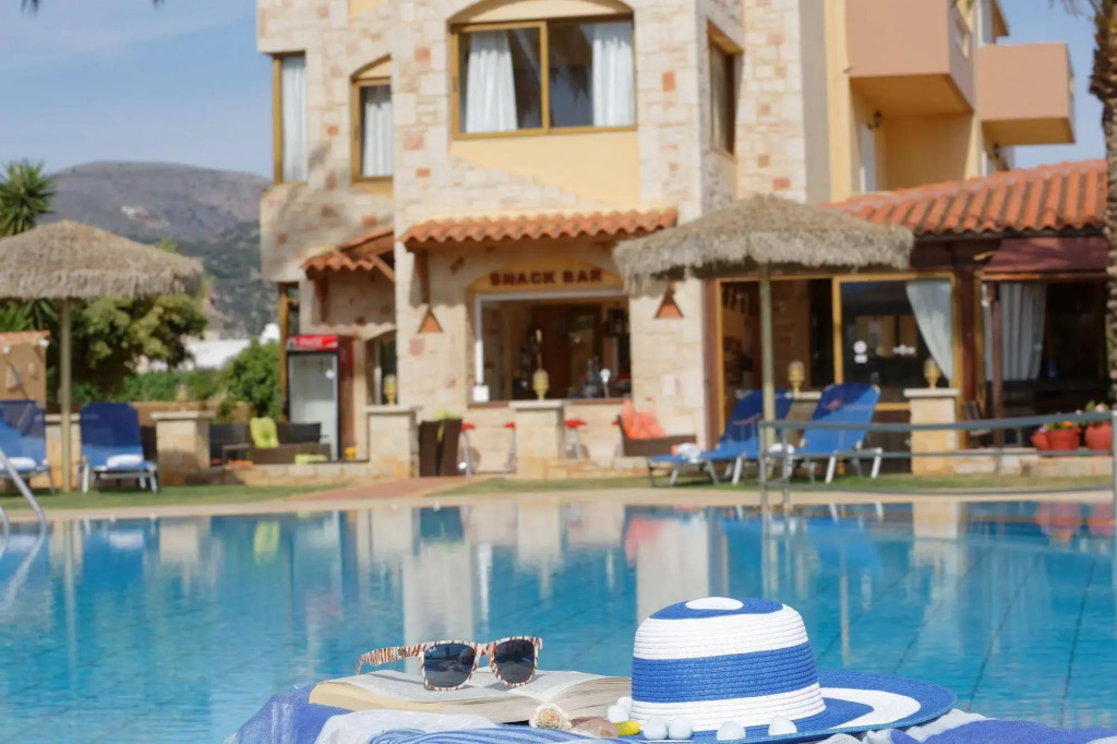 Danelis Studios & Apartments