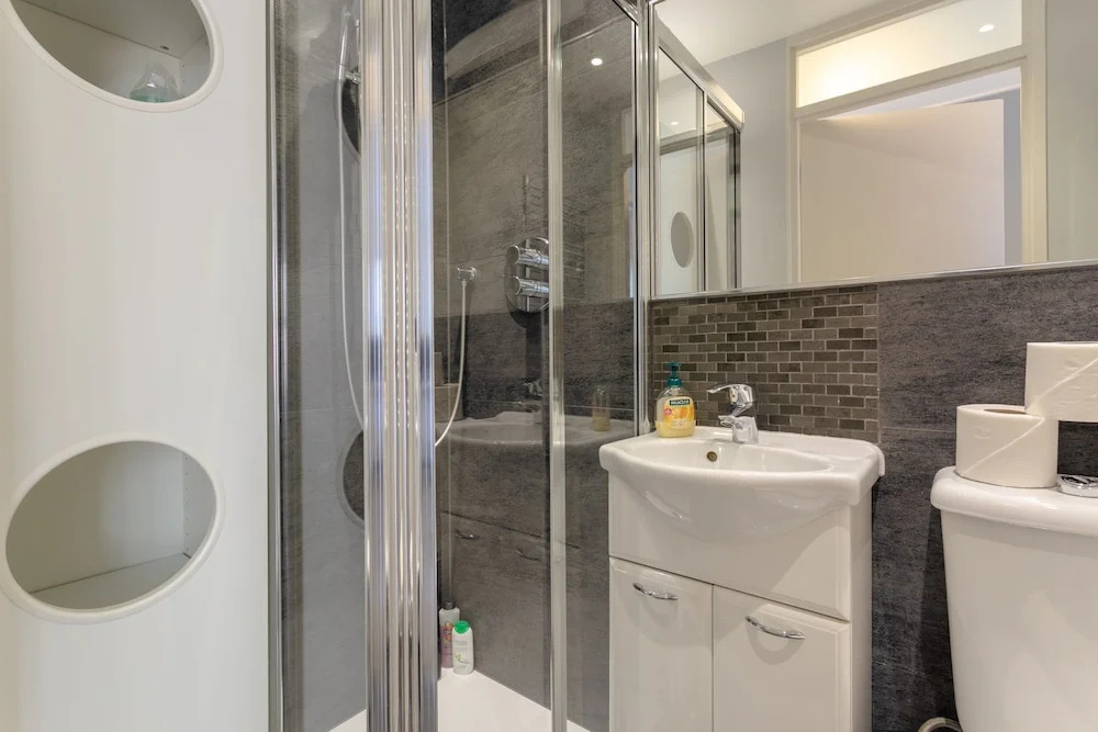 Modern 3 Bedroom Family Home in Hackney