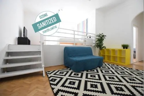 Creative Apartment Akácfa 4
