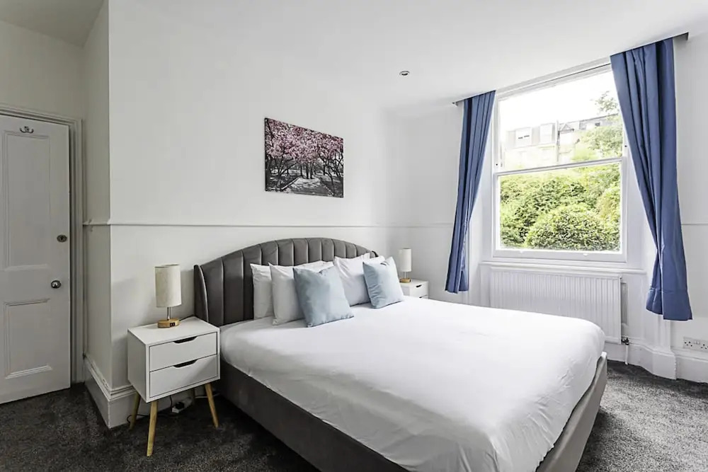Clapham Charm: 2-bedroom Beauty