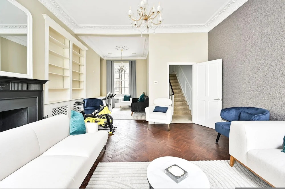 5 Beds House - 5 Mins to Victoria Station