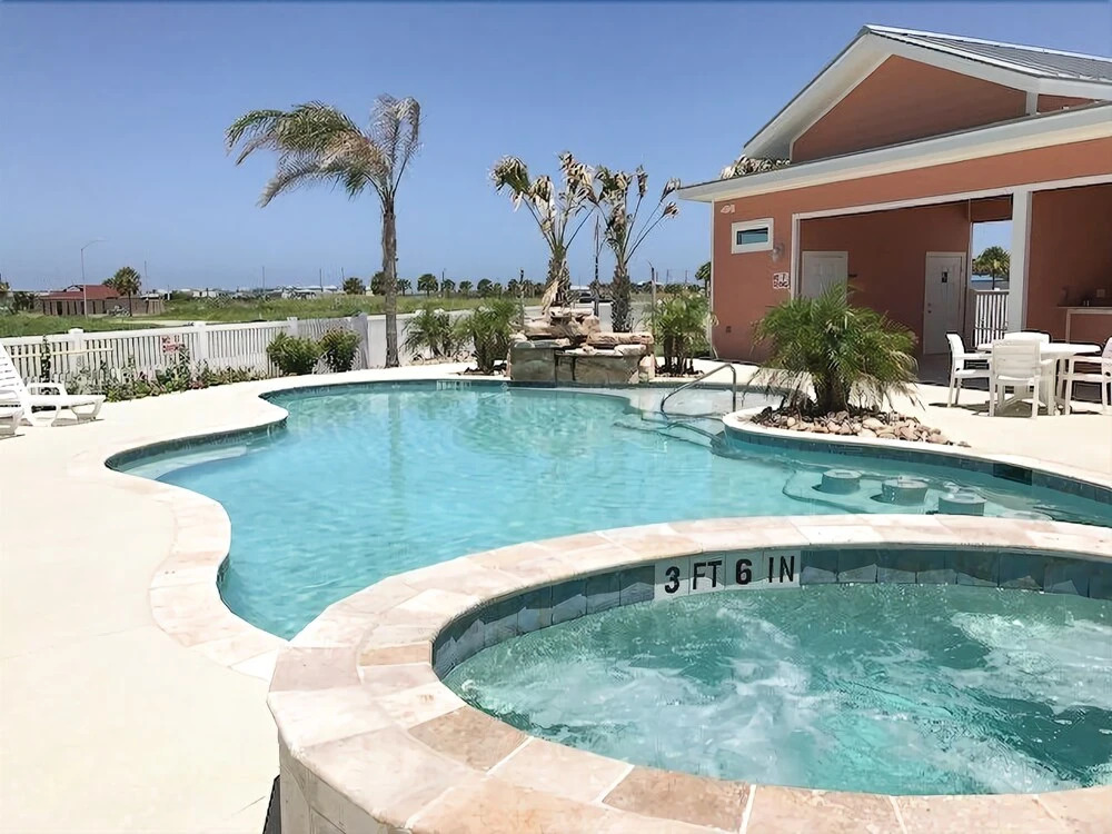 Luxe 3br/3.5ba W/ Hot Tub, Pool & 360-degree View 3 Bedroom Townhouse