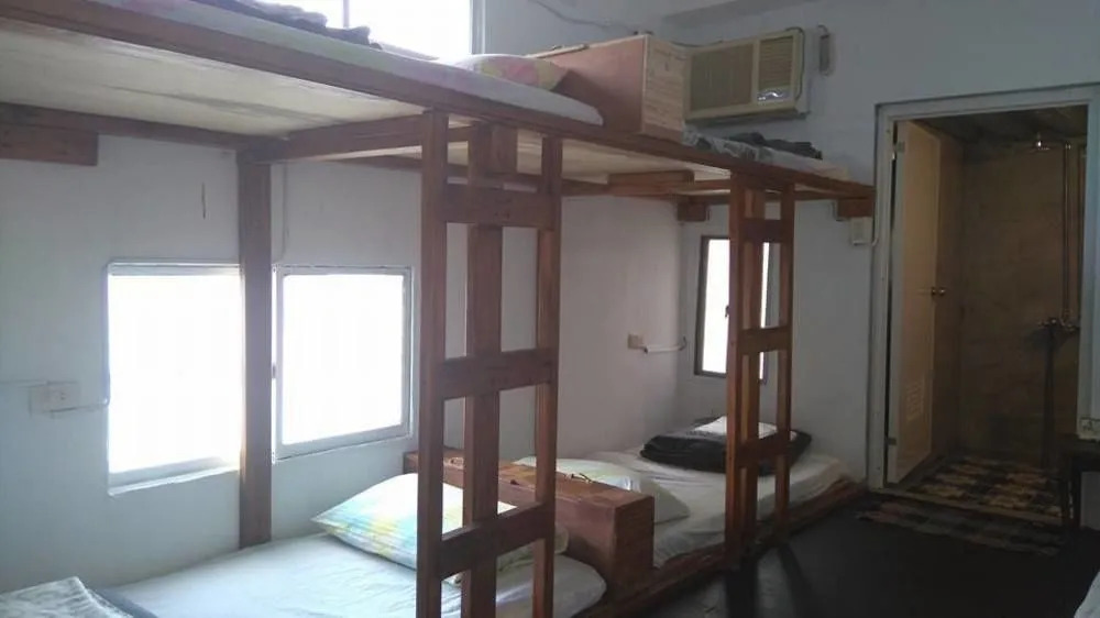 Wave Elephant Backpacker Hostel