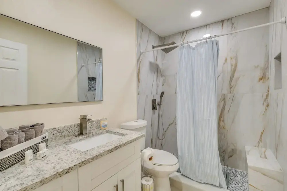 Saltwater Pool & Lanai: Lehigh Acres Escape!