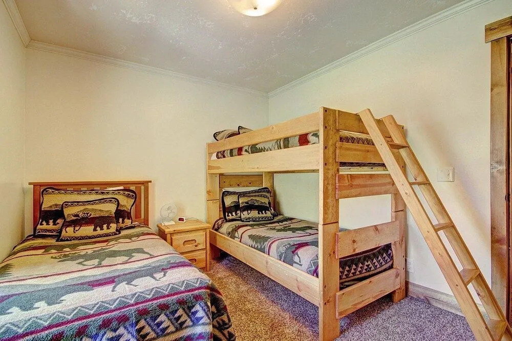 Grey Squirrel Lodge