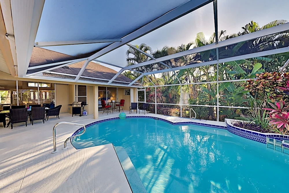 Canal-front W/ Boat Dock & Screened Pool 4 Bedroom Home