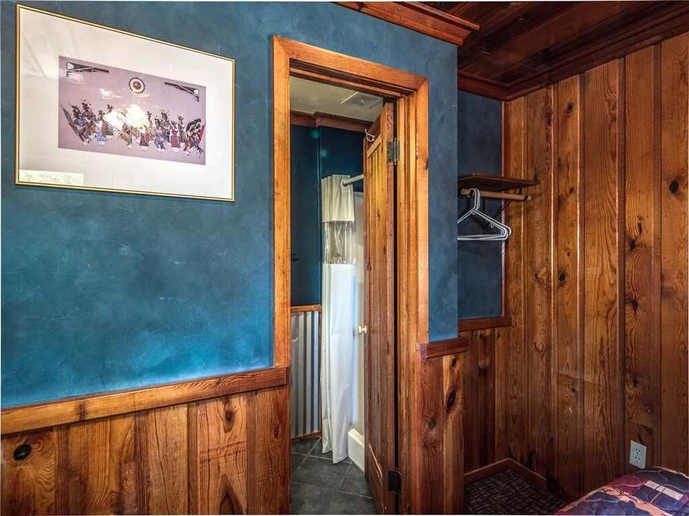 Apache Village 1, Queen Bed, Midtown, Pet Friendly, Sleeps 2