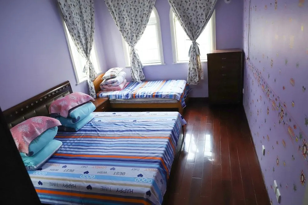 Glory's house