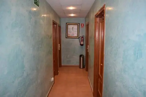 Hotel Los Leones, el más cercano a Warner