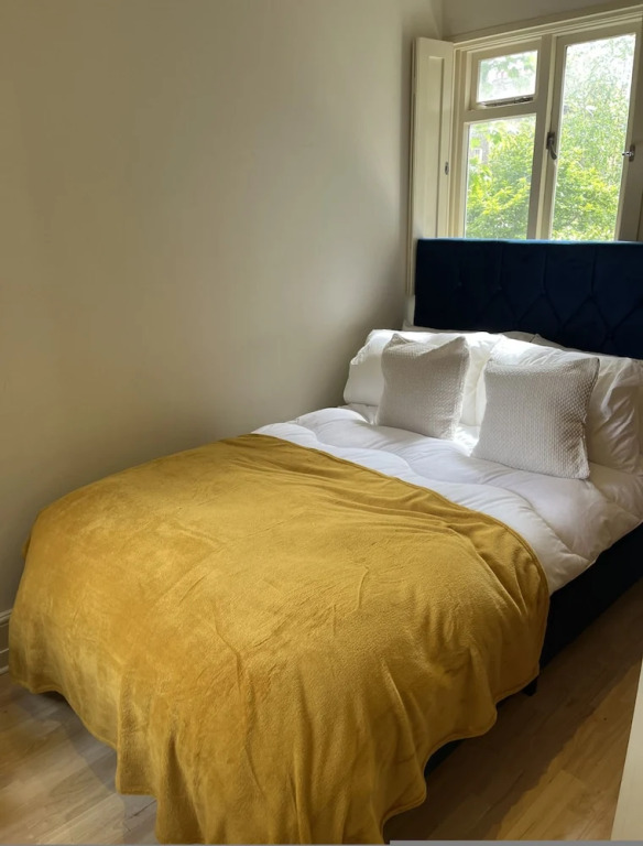 Newly Refurbished - Awesome 3 Bedroom Notting Hill Very Central With a Balcony