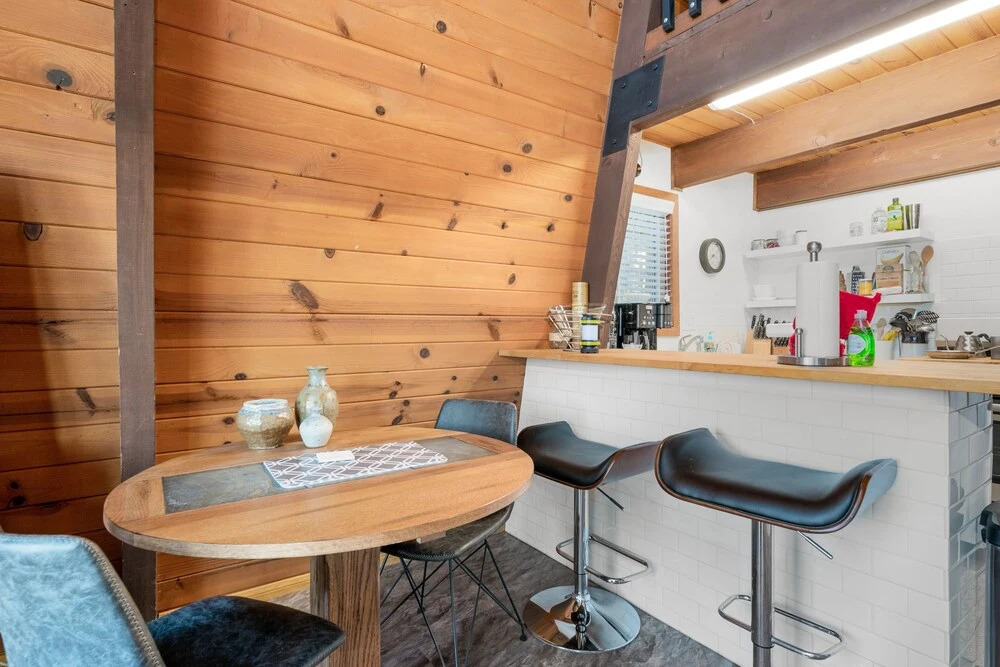 Big Bear Lookout Lodge - Luxurious Mountain Home, Just A Short Drive To Big Bear's Attractions. 3 Bedroom Cabin