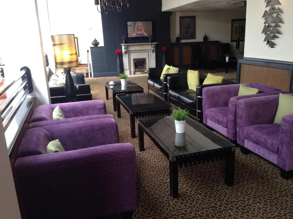 Inn On The Prom At The Fernlea Hotel