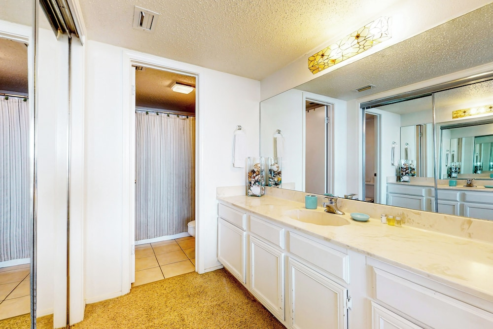 Gulf-view Resort Retreat: Suntide III - Unit 209