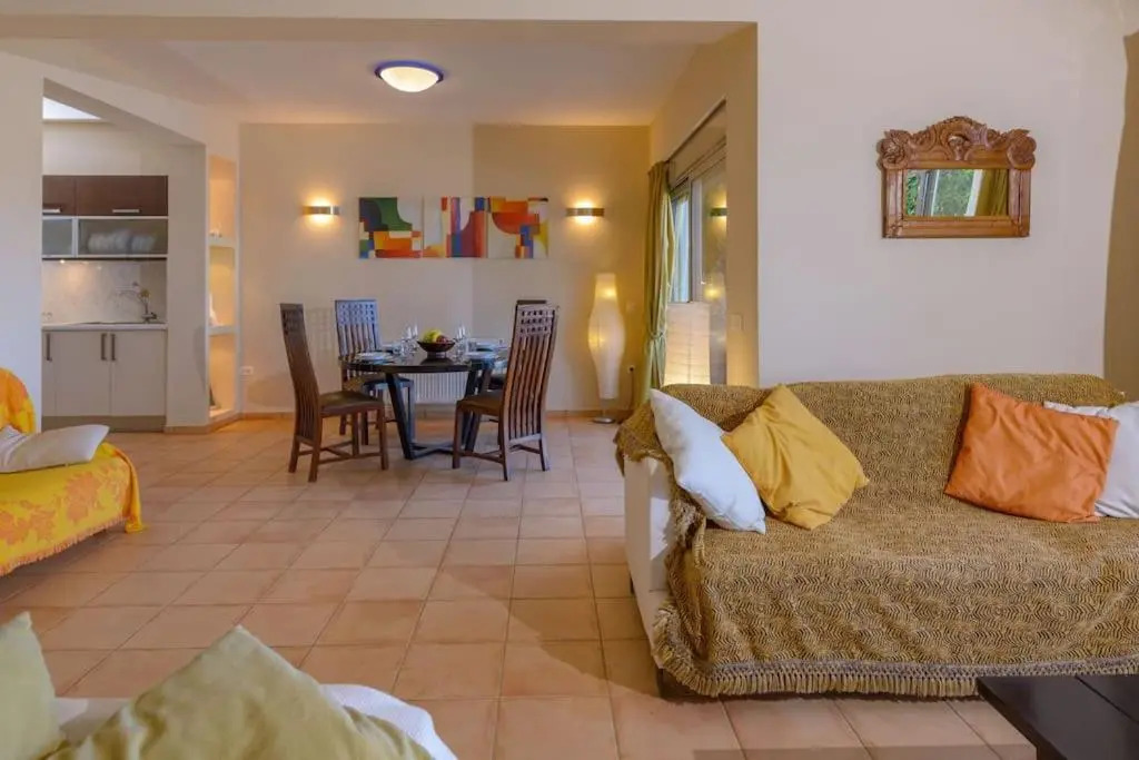 2 Bedroom Villa, Pool, Sea Views, Agios Nikolaos,