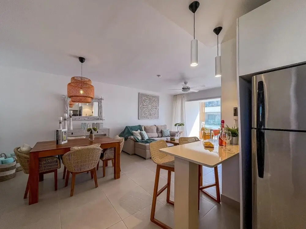Luxury 2 bed Condo Just Steps From the Beach