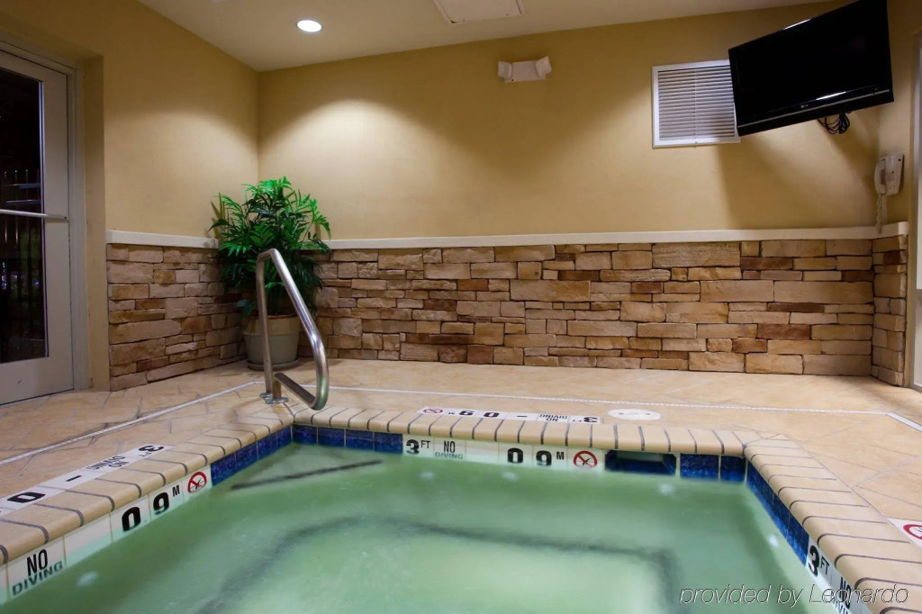 Holiday Inn Express & Suites Columbus at Northlake by IHG