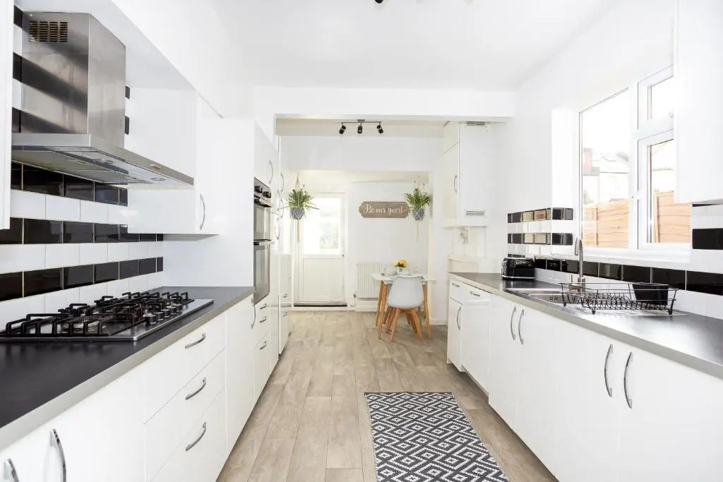 Wenham House - Large House with Hot Tub, Sleeps 11!